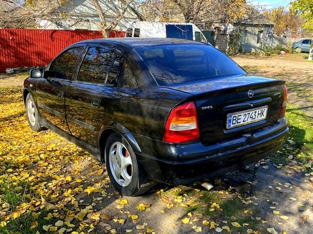 Черный Опель Астра, объемом двигателя 1.4 л и пробегом 168 тыс. км за 2450 $, фото 4 на Automoto.ua