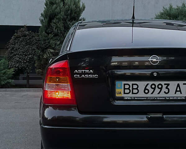 Черный Опель Астра, объемом двигателя 1.4 л и пробегом 90 тыс. км за 5900 $, фото 10 на Automoto.ua