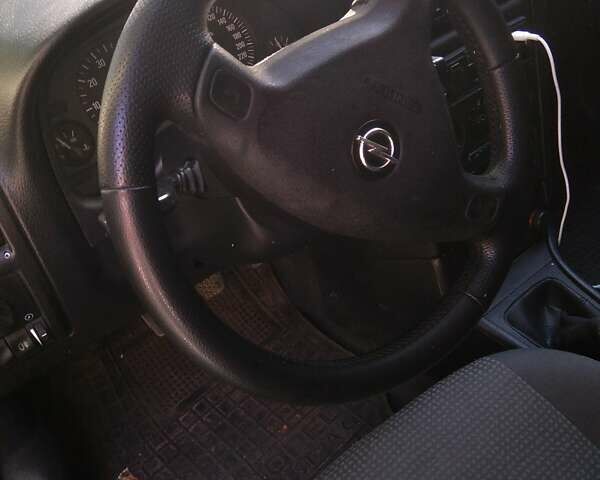 Черный Опель Астра, объемом двигателя 1.6 л и пробегом 184 тыс. км за 3800 $, фото 8 на Automoto.ua