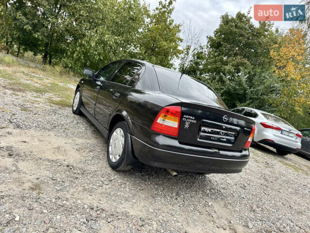 Черный Опель Астра, объемом двигателя 1.4 л и пробегом 176 тыс. км за 4390 $, фото 4 на Automoto.ua