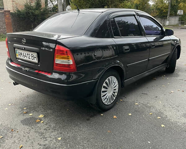 Черный Опель Астра, объемом двигателя 1.6 л и пробегом 150 тыс. км за 3800 $, фото 3 на Automoto.ua