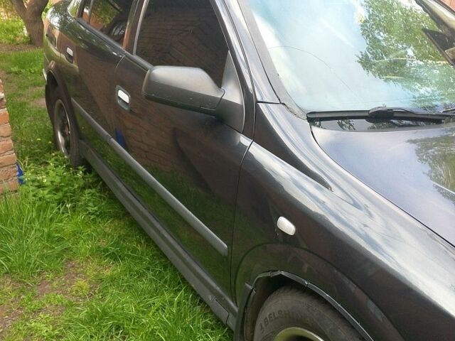 Черный Опель Астра, объемом двигателя 1.6 л и пробегом 2 тыс. км за 2000 $, фото 1 на Automoto.ua