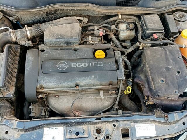 Черный Опель Астра, объемом двигателя 1.6 л и пробегом 212 тыс. км за 3800 $, фото 9 на Automoto.ua