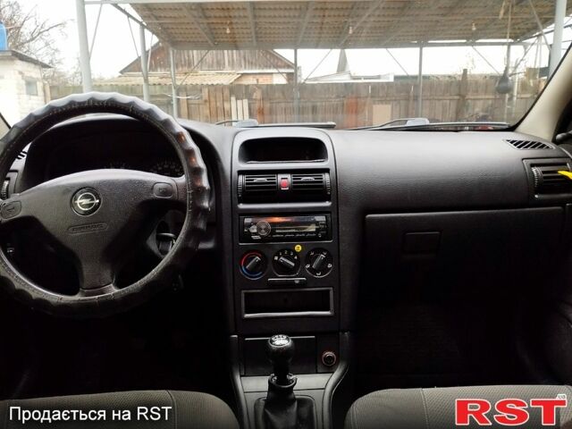 Черный Опель Астра, объемом двигателя 1.4 л и пробегом 250 тыс. км за 3999 $, фото 9 на Automoto.ua