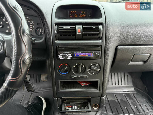 Чорний Опель Астра, об'ємом двигуна 1.6 л та пробігом 212 тис. км за 2999 $, фото 21 на Automoto.ua