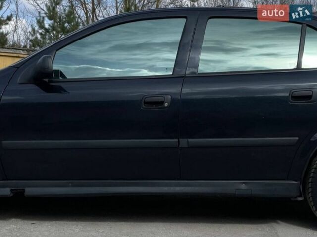 Черный Опель Астра, объемом двигателя 1.4 л и пробегом 270 тыс. км за 3000 $, фото 6 на Automoto.ua