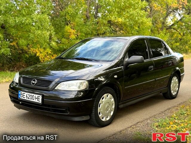 Черный Опель Астра, объемом двигателя 1.4 л и пробегом 250 тыс. км за 4000 $, фото 2 на Automoto.ua