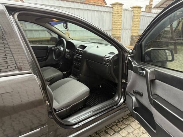 Черный Опель Астра, объемом двигателя 1.4 л и пробегом 160 тыс. км за 4000 $, фото 13 на Automoto.ua