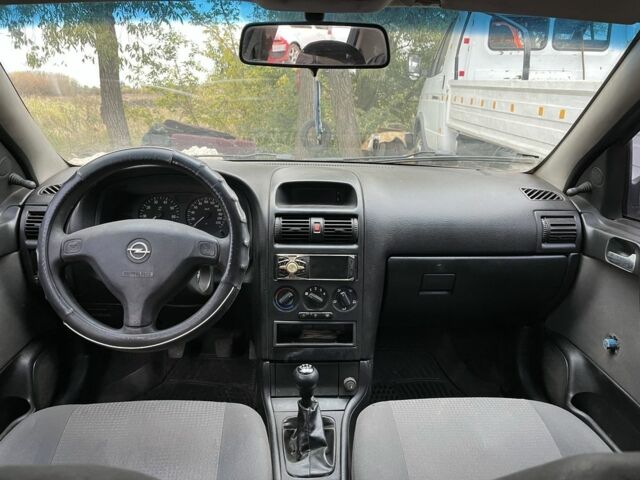 Черный Опель Астра, объемом двигателя 1.4 л и пробегом 1000 тыс. км за 2500 $, фото 2 на Automoto.ua