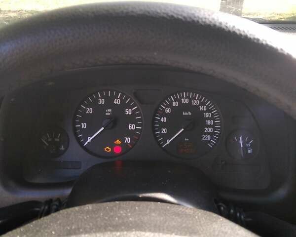 Черный Опель Астра, объемом двигателя 1.6 л и пробегом 184 тыс. км за 3800 $, фото 5 на Automoto.ua