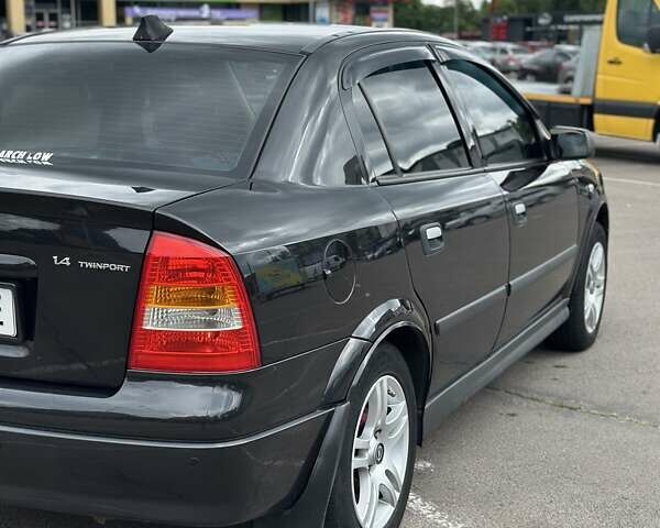 Черный Опель Астра, объемом двигателя 1.4 л и пробегом 277 тыс. км за 3300 $, фото 6 на Automoto.ua