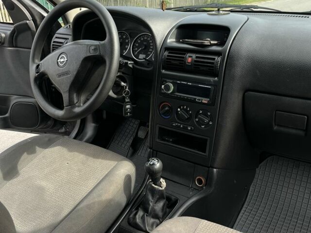 Черный Опель Астра, объемом двигателя 1.6 л и пробегом 280 тыс. км за 1906 $, фото 6 на Automoto.ua