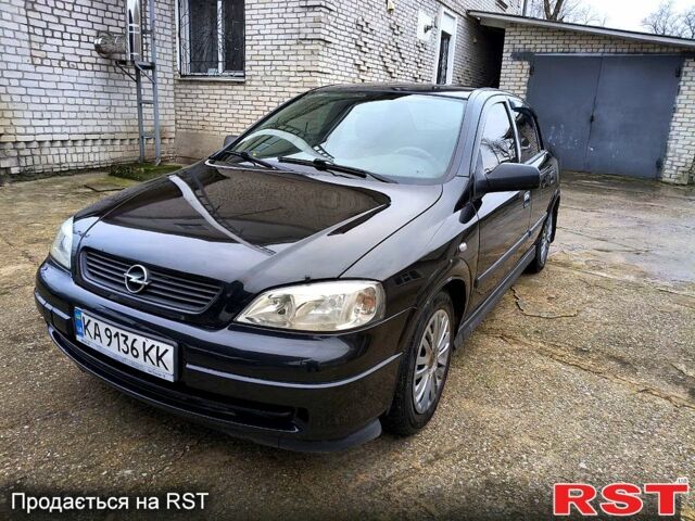 Черный Опель Астра, объемом двигателя 1.4 л и пробегом 250 тыс. км за 3999 $, фото 6 на Automoto.ua