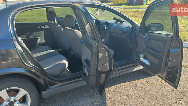 Чорний Опель Астра, об'ємом двигуна 1.36 л та пробігом 290 тис. км за 3900 $, фото 5 на Automoto.ua