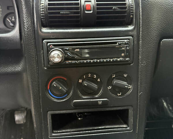 Чорний Опель Астра, об'ємом двигуна 1.4 л та пробігом 160 тис. км за 4000 $, фото 13 на Automoto.ua