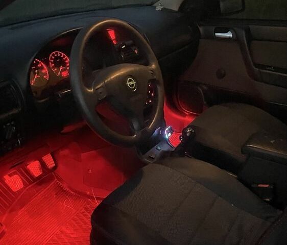 Черный Опель Астра, объемом двигателя 1.4 л и пробегом 278 тыс. км за 2699 $, фото 7 на Automoto.ua