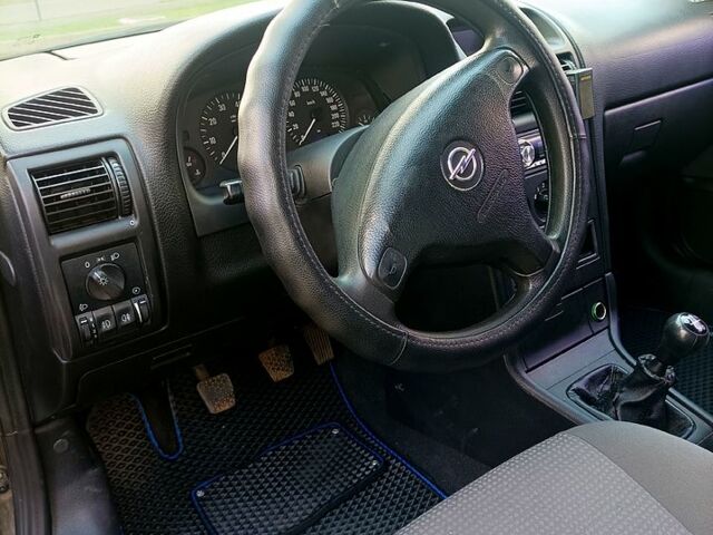 Черный Опель Астра, объемом двигателя 1.6 л и пробегом 212 тыс. км за 3800 $, фото 6 на Automoto.ua