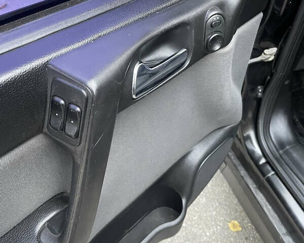 Черный Опель Астра, объемом двигателя 1.6 л и пробегом 150 тыс. км за 3800 $, фото 8 на Automoto.ua