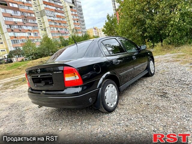 Черный Опель Астра, объемом двигателя 1.4 л и пробегом 176 тыс. км за 4390 $, фото 4 на Automoto.ua
