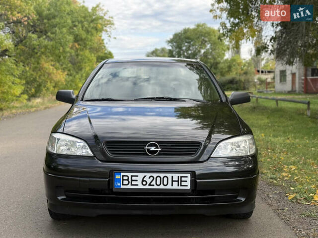 Черный Опель Астра, объемом двигателя 1.4 л и пробегом 250 тыс. км за 3650 $, фото 1 на Automoto.ua
