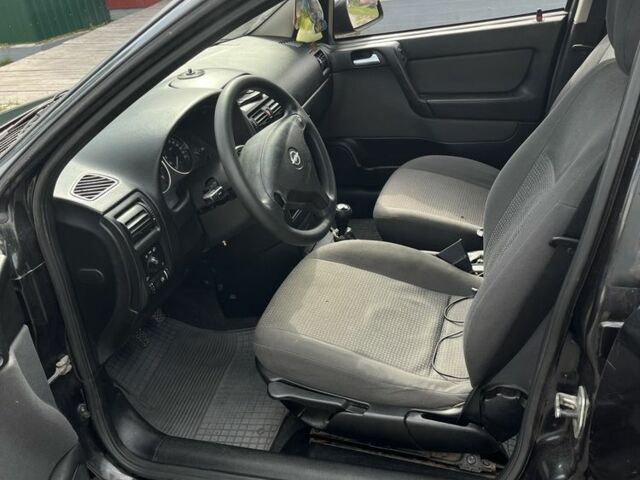 Черный Опель Астра, объемом двигателя 1.6 л и пробегом 280 тыс. км за 1906 $, фото 5 на Automoto.ua