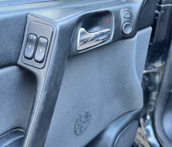 Чорний Опель Астра, об'ємом двигуна 1.4 л та пробігом 250 тис. км за 2500 $, фото 8 на Automoto.ua