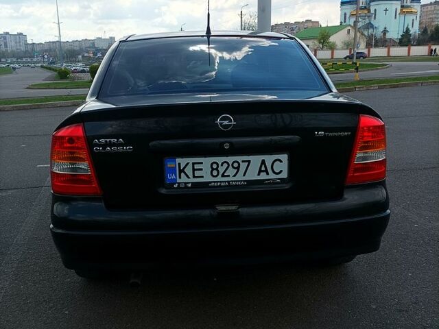 Черный Опель Астра, объемом двигателя 1.6 л и пробегом 212 тыс. км за 3800 $, фото 2 на Automoto.ua