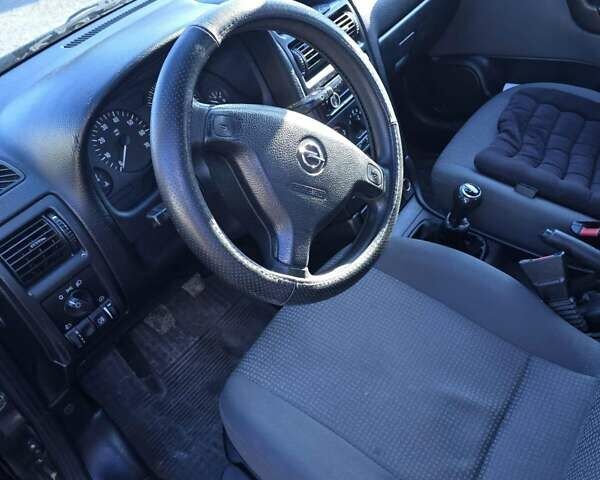 Черный Опель Астра, объемом двигателя 1.6 л и пробегом 217 тыс. км за 3800 $, фото 30 на Automoto.ua