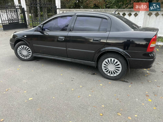 Черный Опель Астра, объемом двигателя 1.6 л и пробегом 150 тыс. км за 3800 $, фото 5 на Automoto.ua