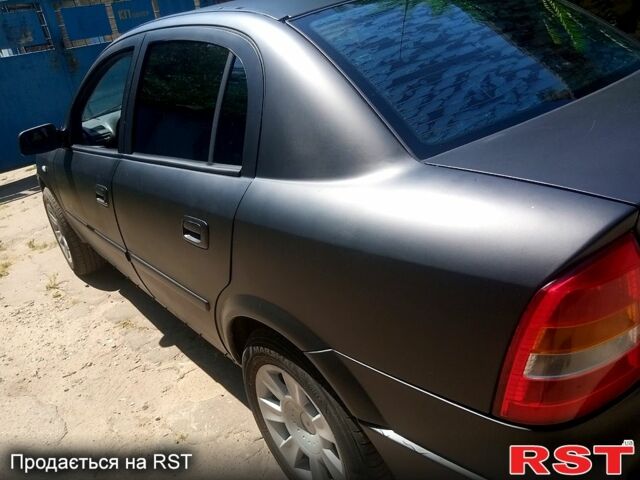Черный Опель Астра, объемом двигателя 1.4 л и пробегом 100 тыс. км за 3300 $, фото 3 на Automoto.ua