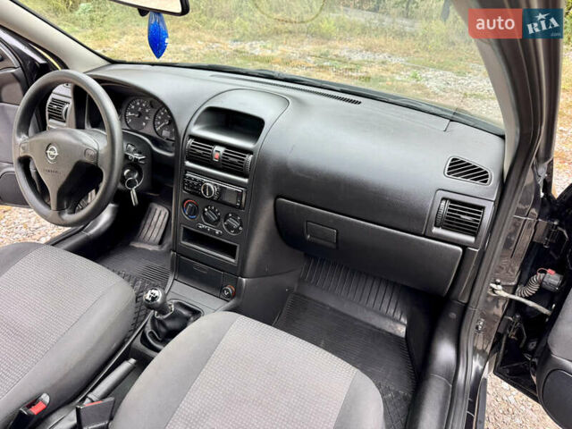 Черный Опель Астра, объемом двигателя 1.4 л и пробегом 176 тыс. км за 4390 $, фото 24 на Automoto.ua