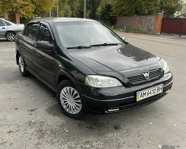 Черный Опель Астра, объемом двигателя 1.6 л и пробегом 150 тыс. км за 3800 $, фото 1 на Automoto.ua
