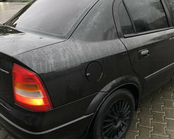 Черный Опель Астра, объемом двигателя 1.36 л и пробегом 292 тыс. км за 2700 $, фото 6 на Automoto.ua