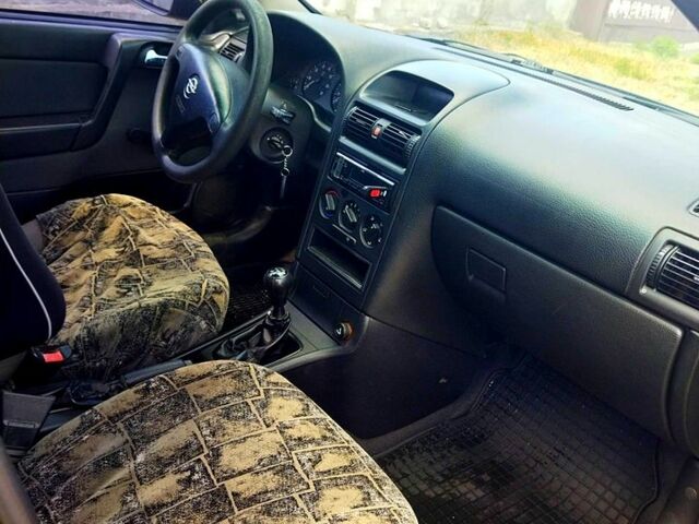 Черный Опель Астра, объемом двигателя 1.4 л и пробегом 141 тыс. км за 4000 $, фото 5 на Automoto.ua