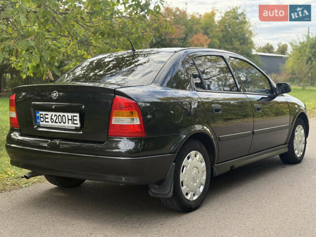 Черный Опель Астра, объемом двигателя 1.4 л и пробегом 250 тыс. км за 3650 $, фото 3 на Automoto.ua
