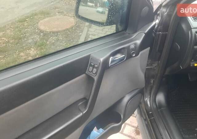 Черный Опель Астра, объемом двигателя 1.6 л и пробегом 277 тыс. км за 3400 $, фото 6 на Automoto.ua