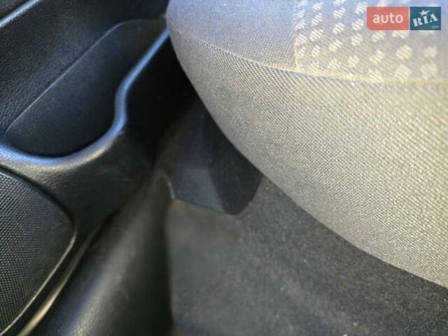 Черный Опель Астра, объемом двигателя 1.6 л и пробегом 217 тыс. км за 3800 $, фото 16 на Automoto.ua