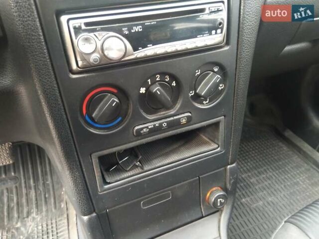 Черный Опель Астра, объемом двигателя 1.6 л и пробегом 198 тыс. км за 4100 $, фото 9 на Automoto.ua