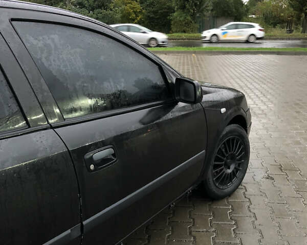 Черный Опель Астра, объемом двигателя 1.36 л и пробегом 292 тыс. км за 2700 $, фото 7 на Automoto.ua