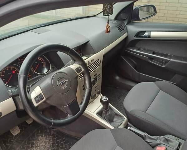 Черный Опель Астра, объемом двигателя 1.8 л и пробегом 187 тыс. км за 4700 $, фото 6 на Automoto.ua