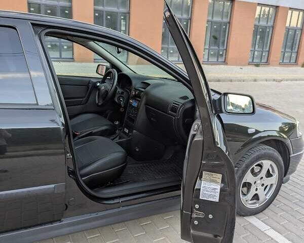 Черный Опель Астра, объемом двигателя 1.6 л и пробегом 215 тыс. км за 3900 $, фото 14 на Automoto.ua