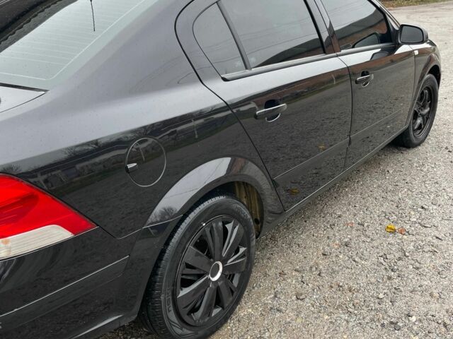 Черный Опель Астра, объемом двигателя 1.6 л и пробегом 180 тыс. км за 5200 $, фото 4 на Automoto.ua