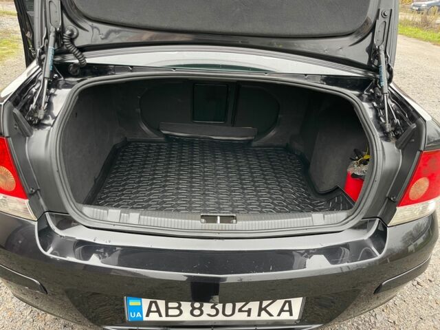 Черный Опель Астра, объемом двигателя 1.6 л и пробегом 180 тыс. км за 5200 $, фото 5 на Automoto.ua