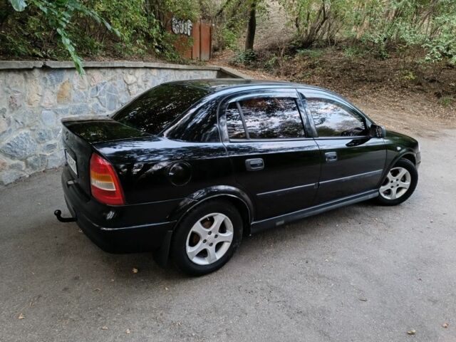 Опель Астра 2008 в Каменке на Automoto.ua Черный Опель Астра, объемом двигателя 1.4 л и пробегом 260 тыс. км за 3150 $, фото 2 на Automoto.ua