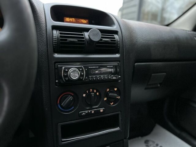 Чорний Опель Астра, об'ємом двигуна 1.4 л та пробігом 102 тис. км за 3600 $, фото 17 на Automoto.ua