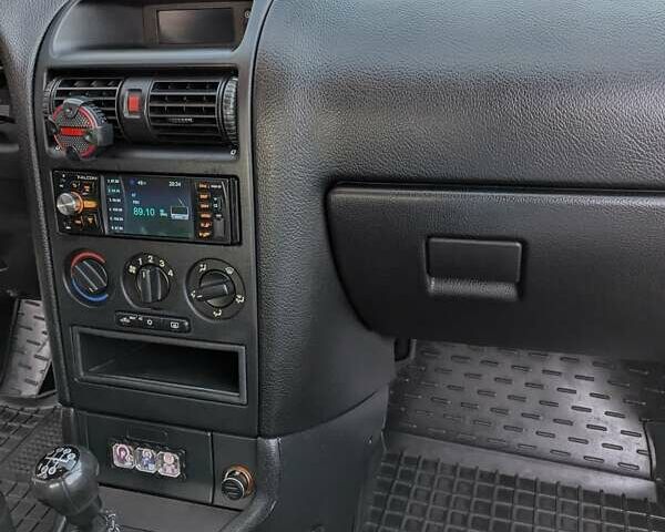 Черный Опель Астра, объемом двигателя 1.6 л и пробегом 215 тыс. км за 3900 $, фото 23 на Automoto.ua