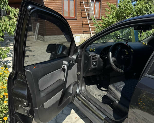 Черный Опель Астра, объемом двигателя 1.6 л и пробегом 262 тыс. км за 4500 $, фото 9 на Automoto.ua