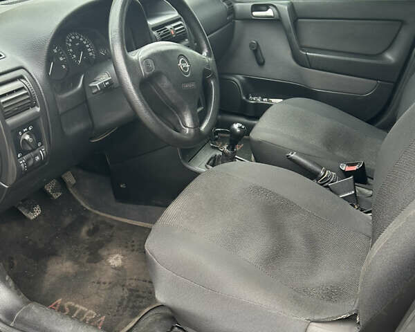 Черный Опель Астра, объемом двигателя 1.36 л и пробегом 193 тыс. км за 3700 $, фото 7 на Automoto.ua