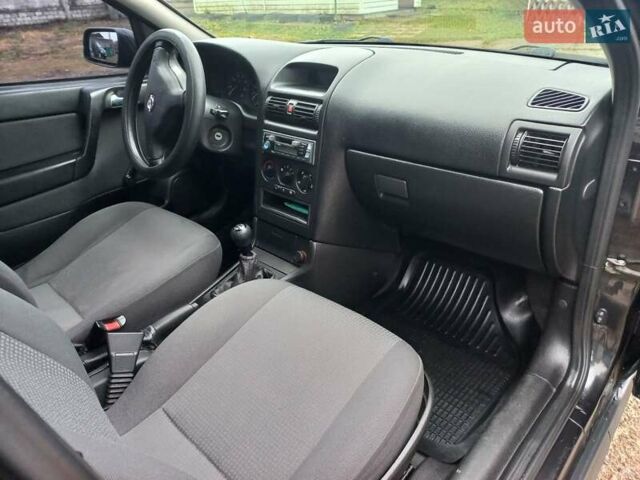 Черный Опель Астра, объемом двигателя 1.4 л и пробегом 230 тыс. км за 4500 $, фото 14 на Automoto.ua