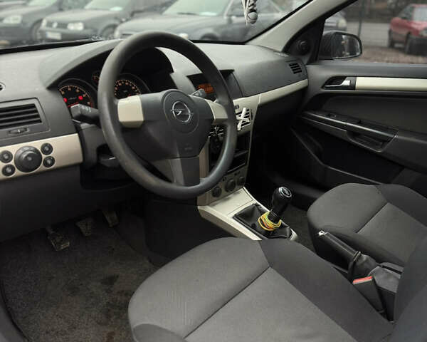 Чорний Опель Астра, об'ємом двигуна 1.6 л та пробігом 221 тис. км за 3650 $, фото 29 на Automoto.ua